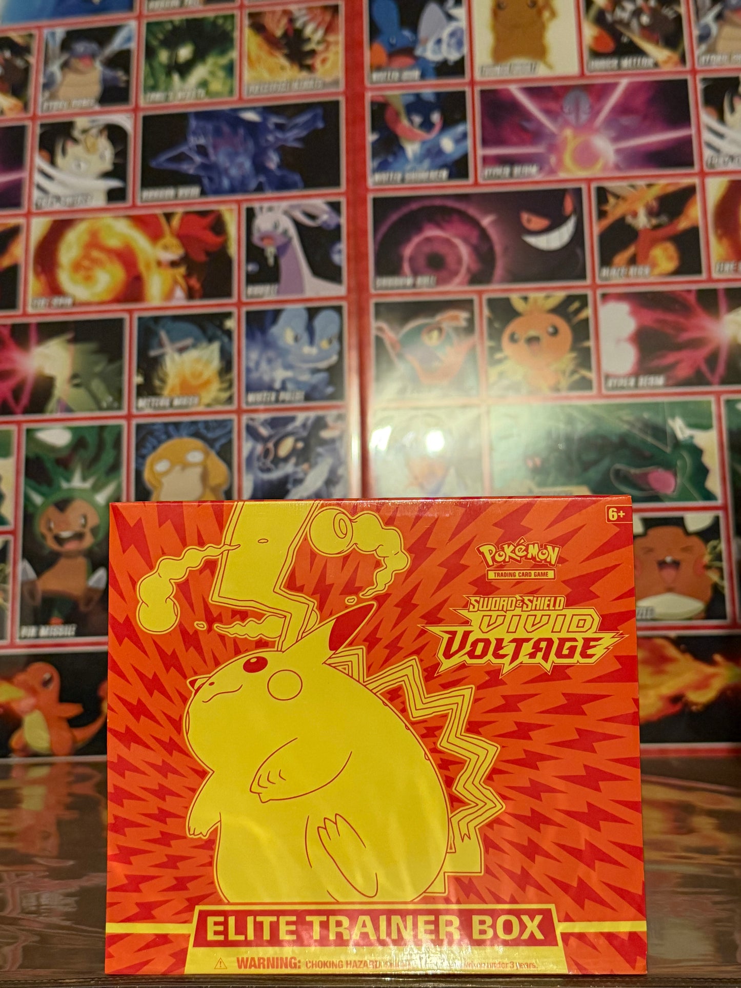 POKÉMON SWORD AND SHIELD, VIVID VOLTAGE, ELITE TRAINER BOX