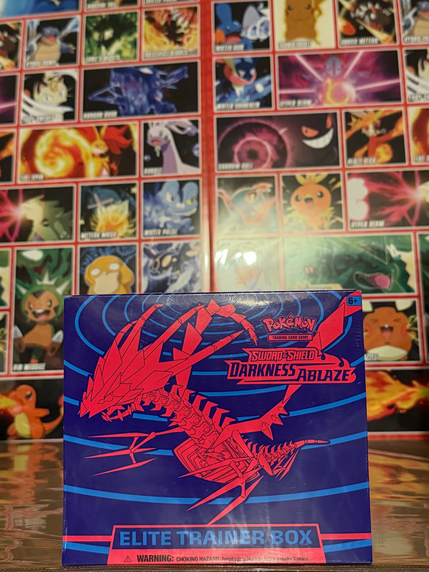 POKÉMON SWORD AND SHIELD DARKNESS ABLAZE ELITE TRAINER BOX